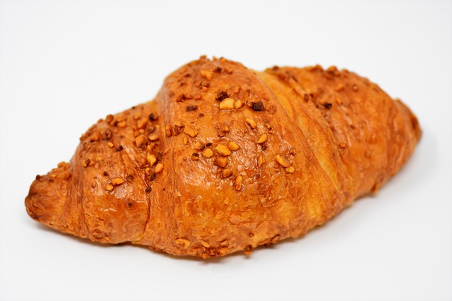 čerstvý croissant